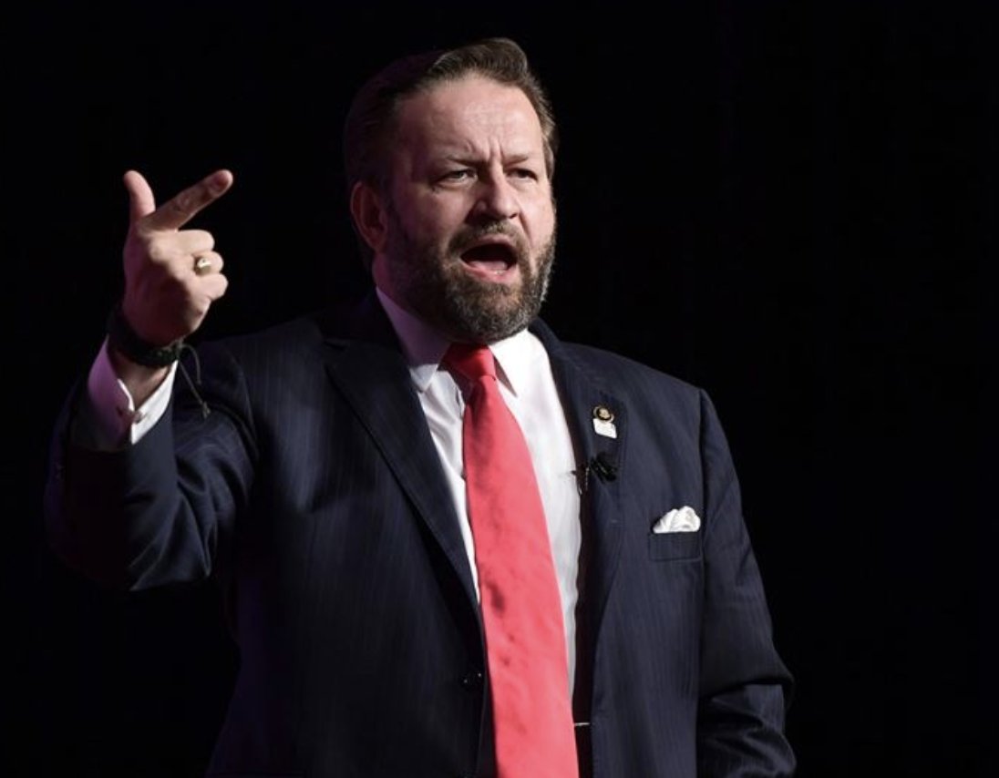 Maduro ha conspirado para "atacar a miembros de esta administración, incluido el presidente Trump" segun Sebastián Gorka.