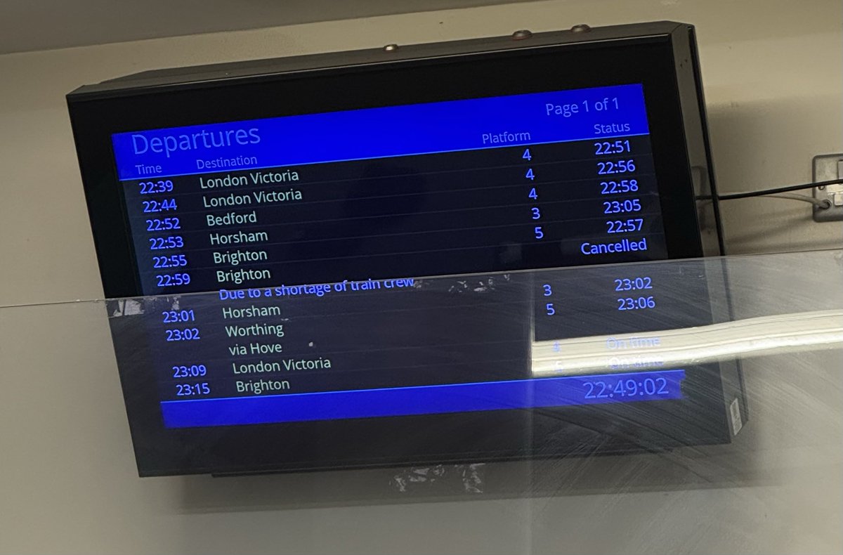 jonmarklee's tweet photo. @SouthernRailUK @TLRailUK Is it not easier to run a service on time when there are fewer trains on the network? https://t.co/V0sDPvGQdf