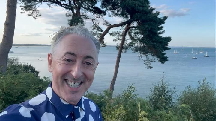 CelebrityInsid3's tweet image. Alan Cumming stuns fans with a never-before-seen throwback photo from the set of &apos;Spy Kids&apos;! 😱 Who else is feeling major nostalgia for Fegan Floop? #SpyKids #Nostalgia #Throwback