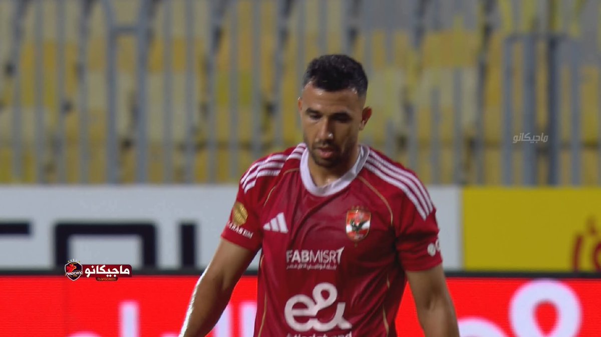 sayed_alcapoo's tweet photo. لعب في الدوري القطري فنسي الكورة بتتلعب ازاي https://t.co/OdFp4k6UwI