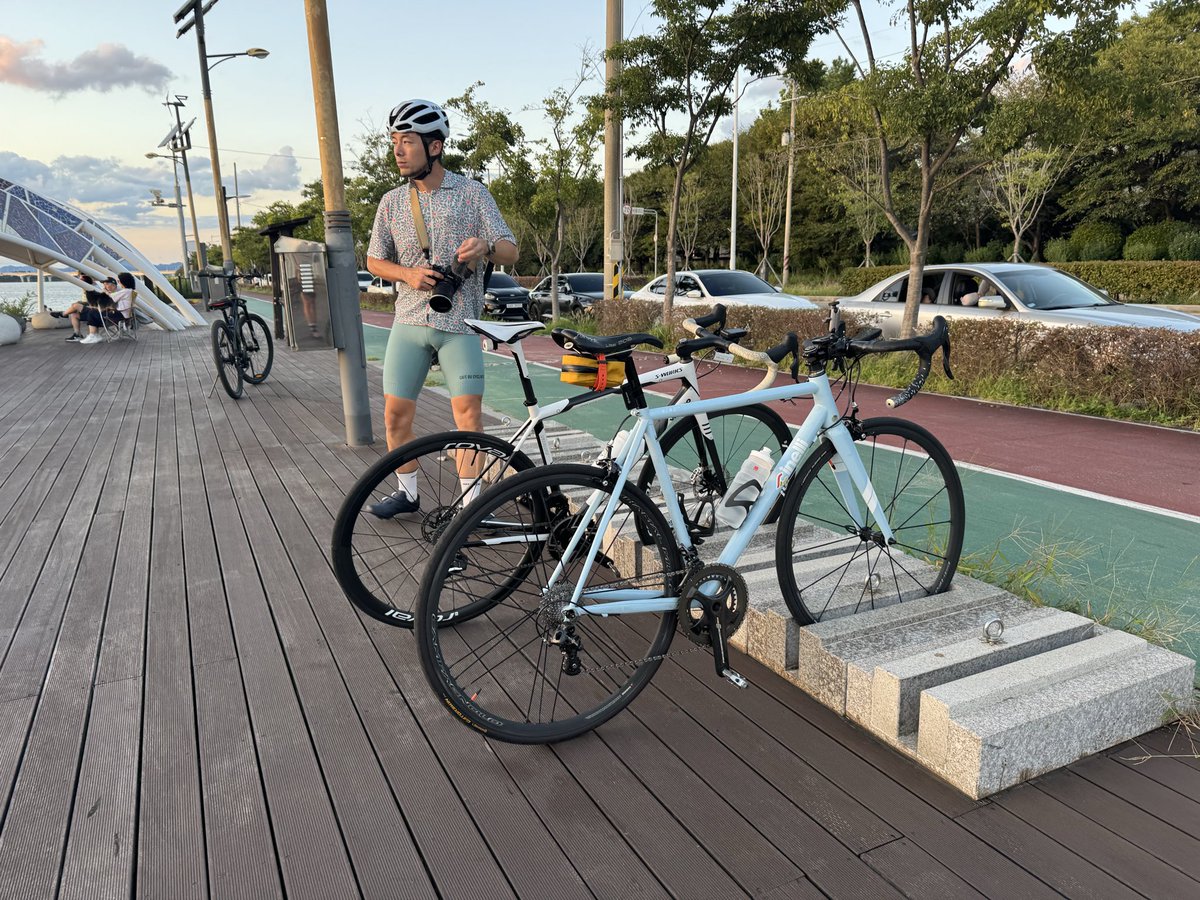discoverride100's tweet photo. 「韓国の道路ってどんな感じ？」と思った方は、ぜひ動画をチェック👀
釜山で、ほんの少しだけ走ってみました🇰🇷
https://t.co/Otz5OA2wky https://t.co/xUm3uRlXFx