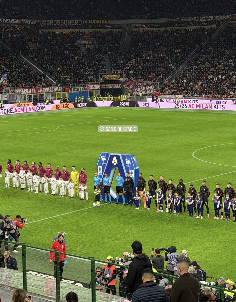 Rossoneri30Fan's tweet photo. ⏱️ | MILAN-ROMA 1-0

#Pavlovic decisivo e #Maignan para un rigore: il Milan di #Allegri porta a casa tre punti pesanti nonostante le tante assenze. Cinici nel primo tempo, più squadra nella ripresa, creando ma senza chiudere. Rossoneri a 21 punti. Ora Parma, poi sosta e derby. https://t.co/3NMJb2yCjh