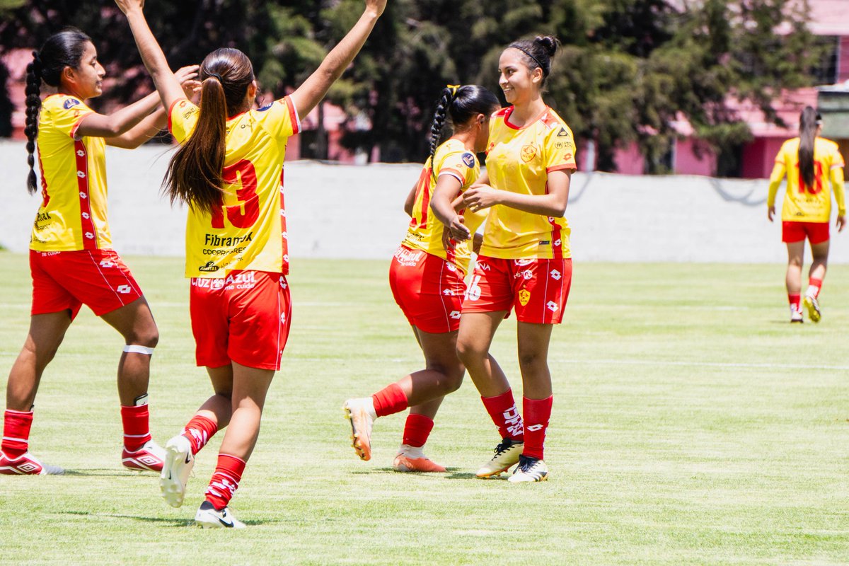 aucas_fem's tweet photo. ⚽️📸 De nuestro equipo femenino en la victoria 4x1 ante Bejucal Sport en el Campeonato de Ascenso ⚽️🔝

#AucasFemenino 

💛❤️⚽️👧🏻 https://t.co/Kjk1bAEKXF