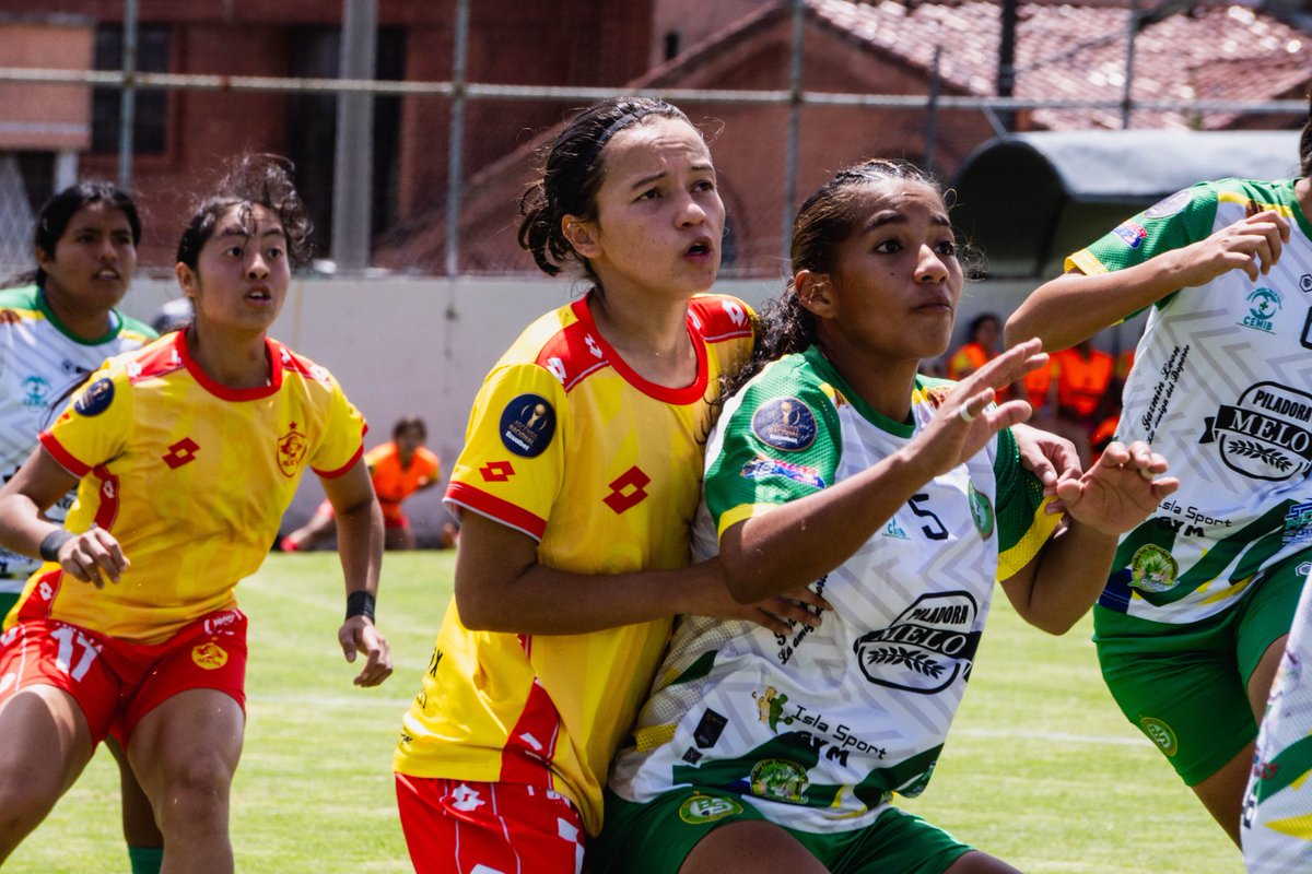 aucas_fem's tweet photo. ⚽️📸 De nuestro equipo femenino en la victoria 4x1 ante Bejucal Sport en el Campeonato de Ascenso ⚽️🔝

#AucasFemenino 

💛❤️⚽️👧🏻 https://t.co/Kjk1bAEKXF