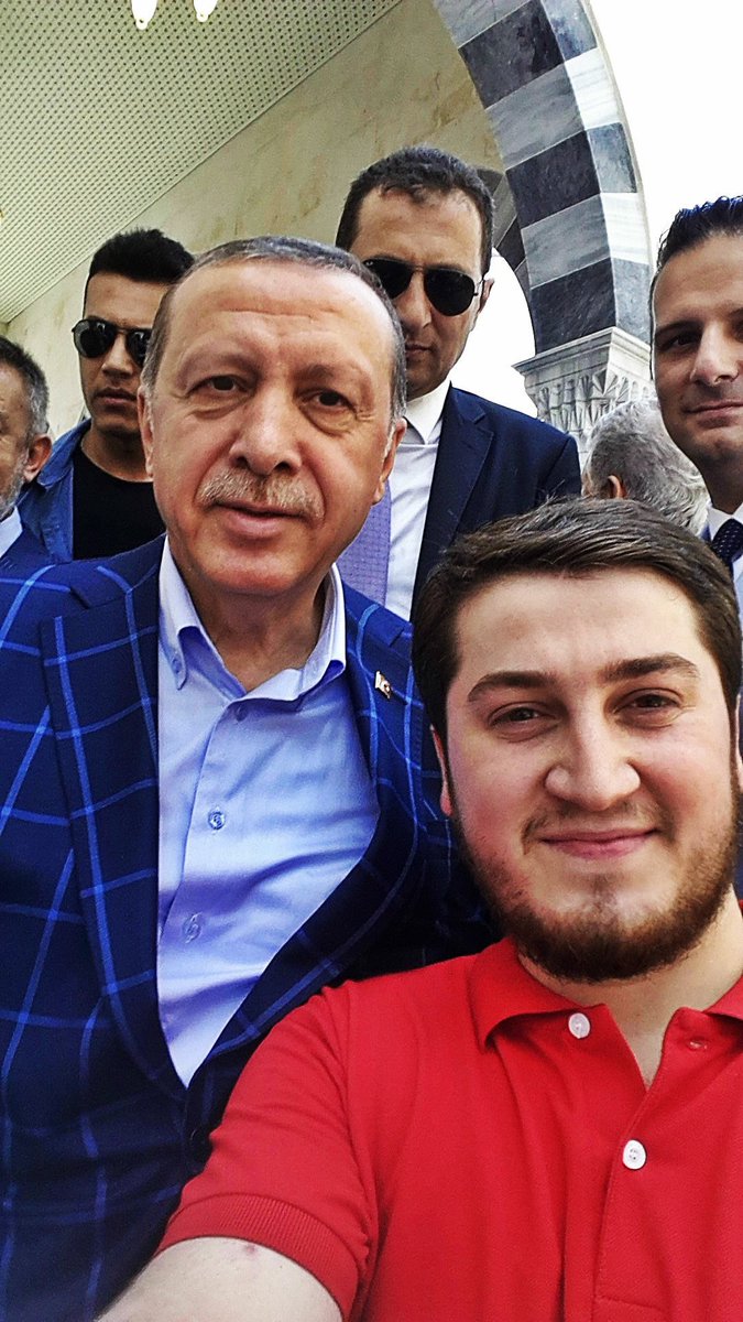 23 yıl önce bugün…

Milletimizin iradesiyle AK Parti iktidara geldi.
Biz de gençliğimizin heyecanıyla bu kutlu davanın bir parçası olduk
İnandık, çalıştık, koşturduk
Vatan için, millet için, liderimiz <a href="/RTErdogan/">Recep Tayyip Erdoğan</a>’ın izinde yürüdük

Rabbim bu davayı daim, bu milleti aziz eylesin.