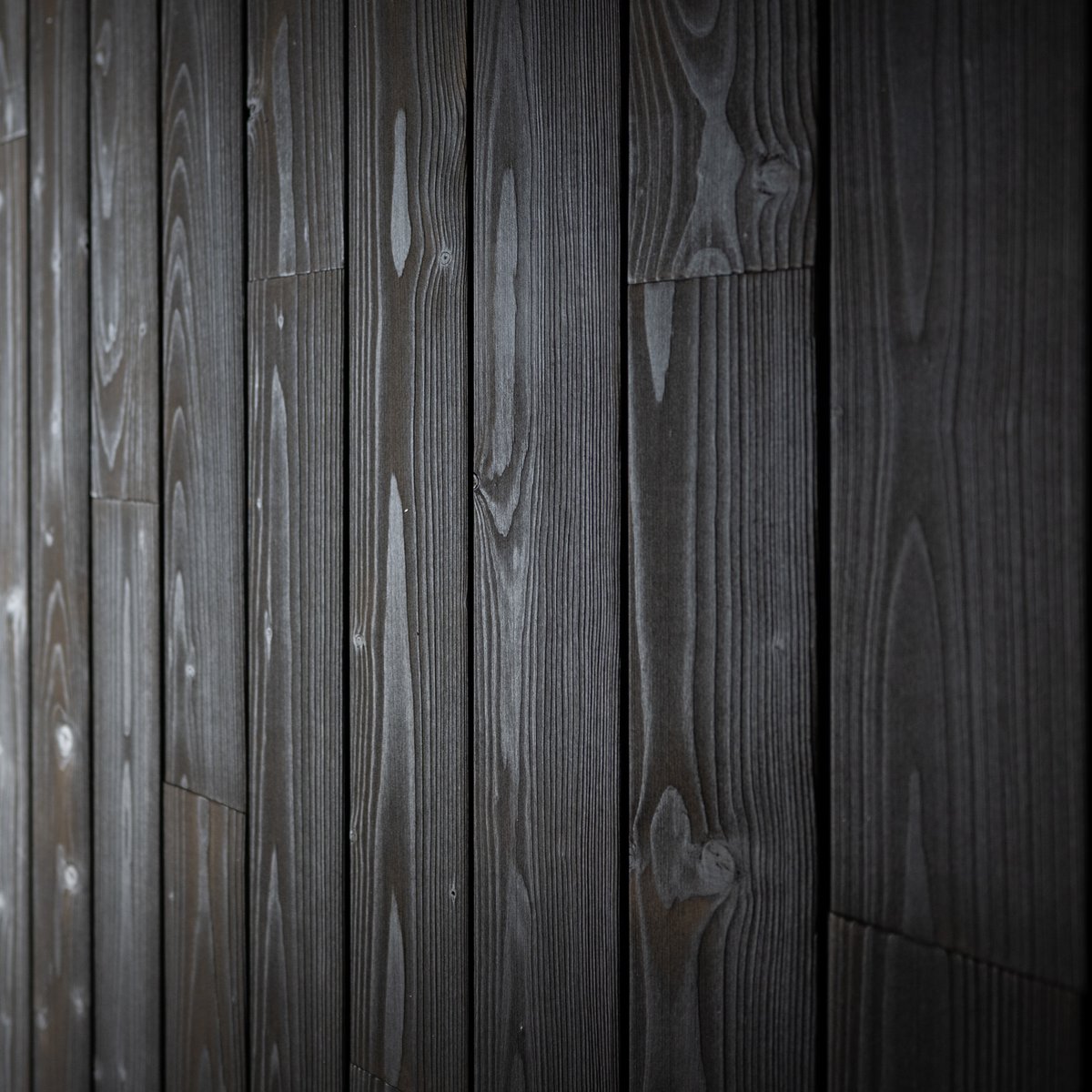 Audrini_Living's tweet image. From cottages to coffee shops - charred wood makes every wall a story.#DesignInspo #WoodInteriors #Cladding Visit tinyurl.com/4f239pvh