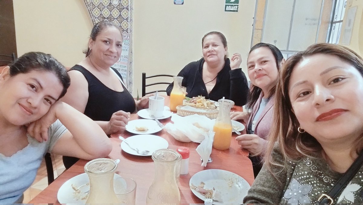 lina31dh's tweet photo. Amigas 🌹🌹🌹 https://t.co/A7wkU5ihyS