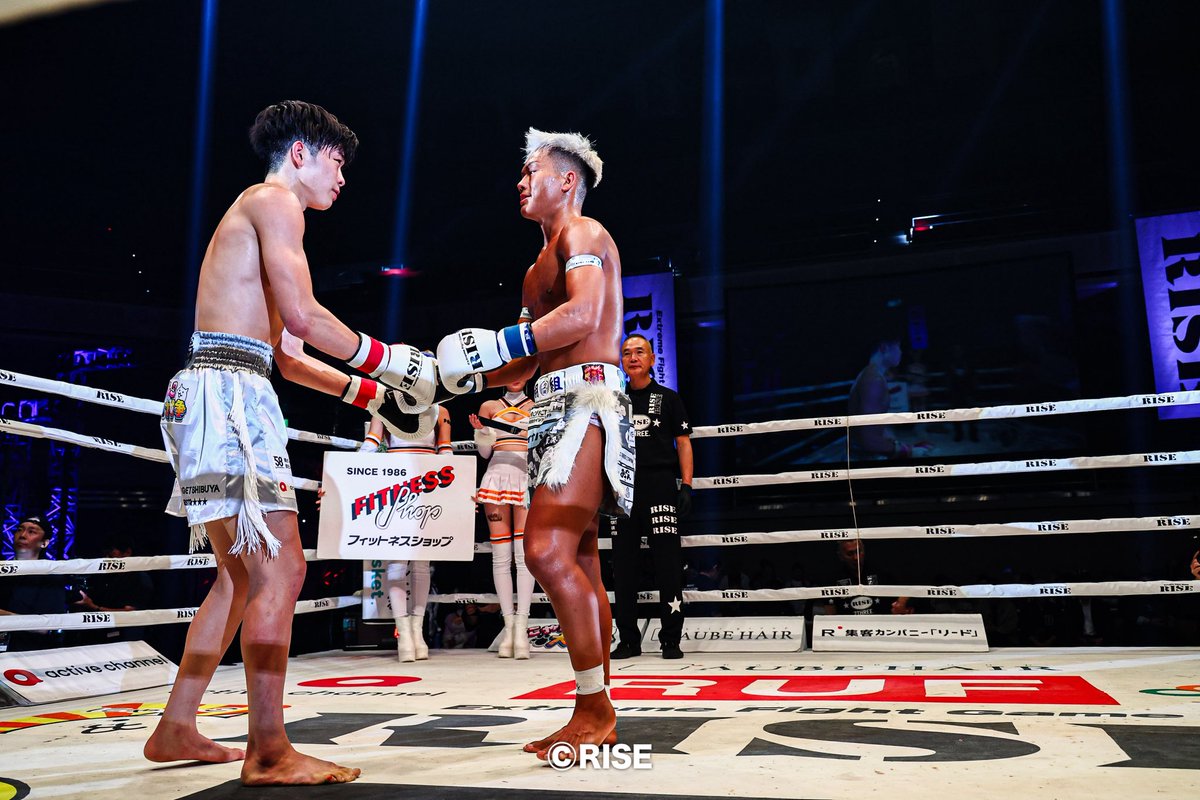 17戦目
第4代RISEフライ級（-51.5kg）王座決定トーナメント一回
戦
判定で勝つことができました。
この試合を勝つために本にたくさんの時間を使って指導し
てくれた大さんをはじめとするTEAMの皆様ありがとうご
ざいました！！
王手。必す獲る。
塚本望夢選手team Bondsの皆様ありがとうございました。