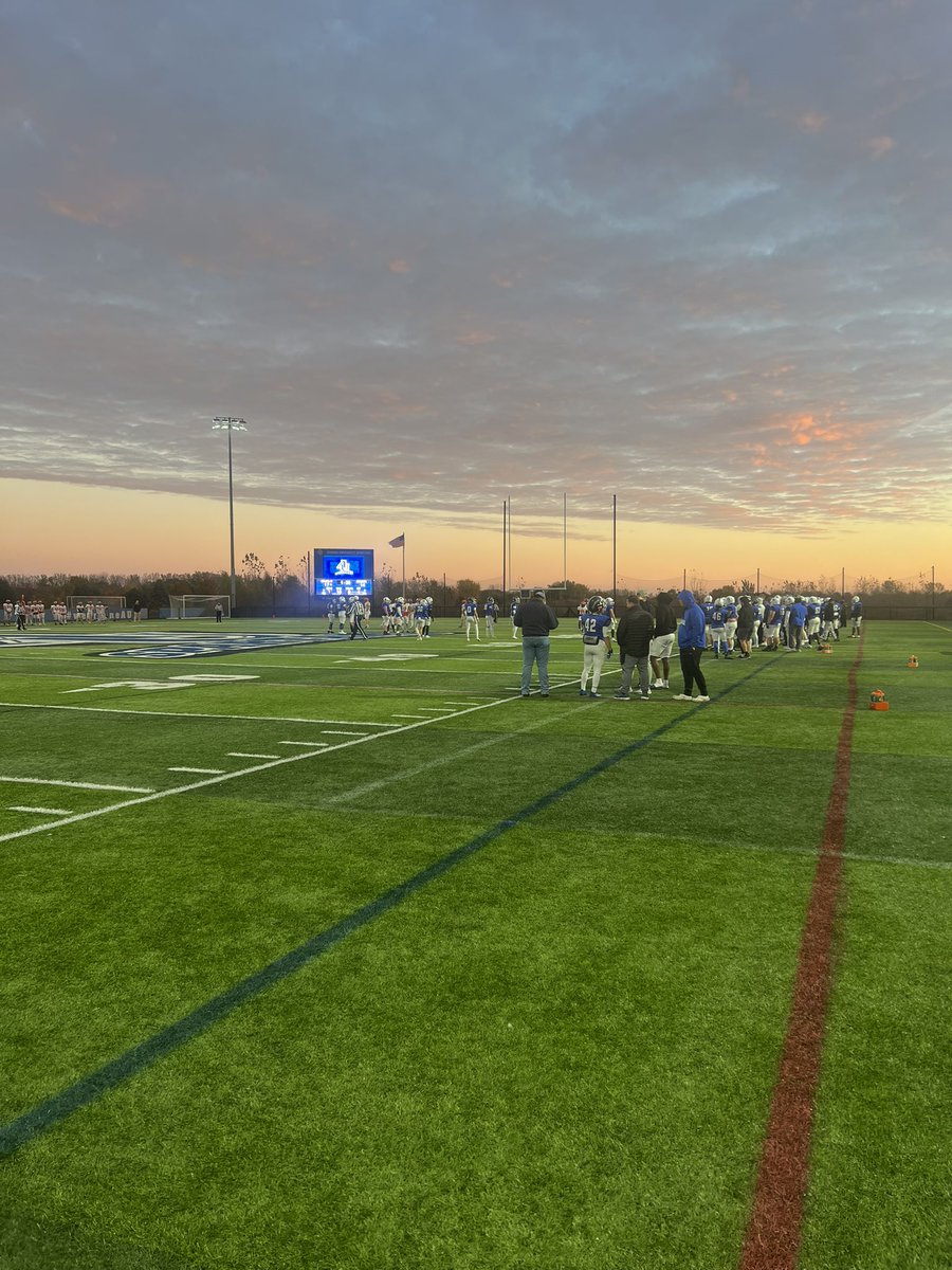 AU_SpartanFB's tweet photo. Beautiful evening to end the JV season! Spartans beat Carthage to finish the year 4-2! #weareoneAU https://t.co/hP5VJaedNG