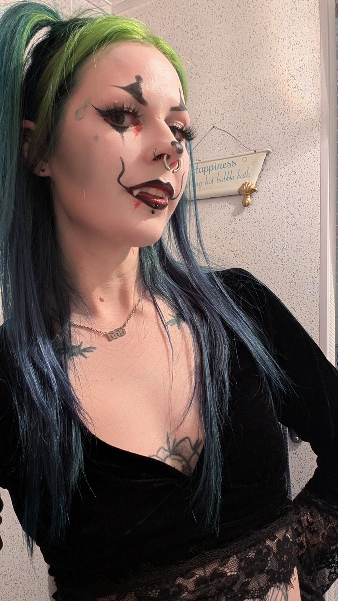 'ween🧛🏻‍♀️