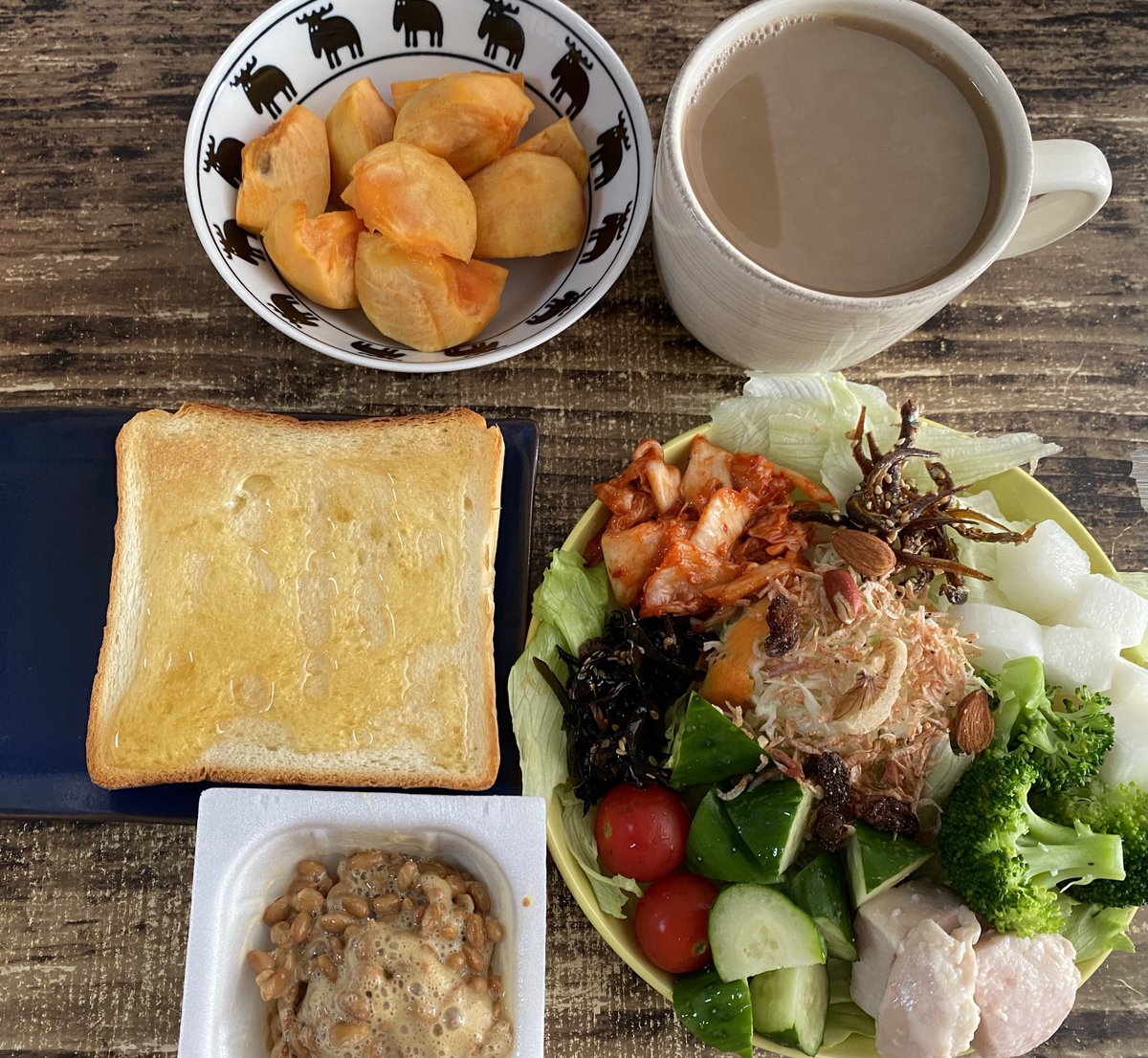 今朝の朝食！오늘의 조식
今朝も晴天で爽やかな風が吹いてますね！今日もしっかり食べて無理せずほとんどに頑張りましょうね！😌🐰🥦🥕