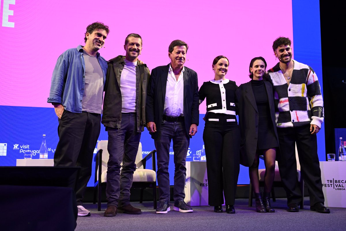 ✨ Obrigada, Tribeca Lisboa. Foi uma honra e um privilégio poder moderar o painel sobre o fenómeno de “Rabo de Peixe” no palco principal. Ainda por cima, com este elenco incrível. Estou de coração cheio. ✨