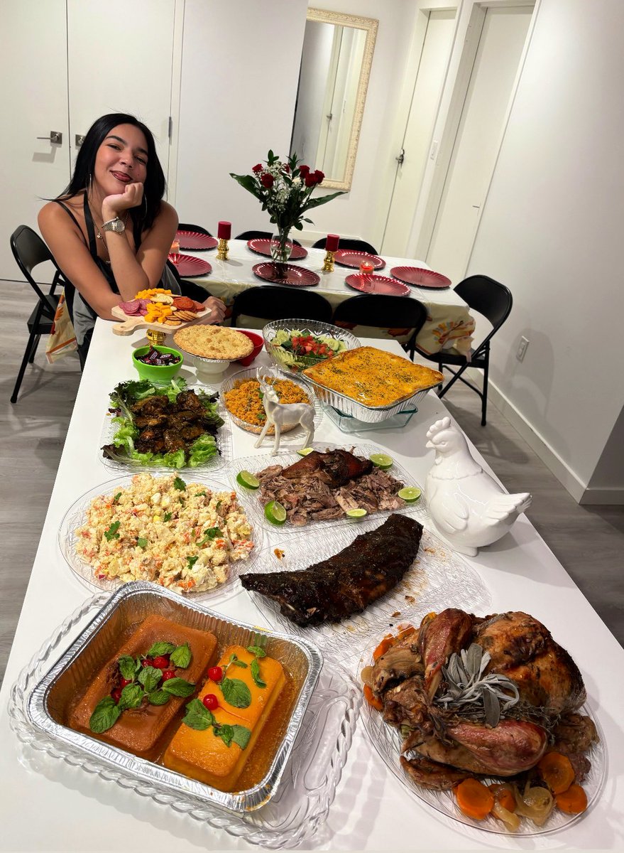 Miisssliz's tweet image. Let me handle your Thanksgiving this year 🤎🧡 #Catering