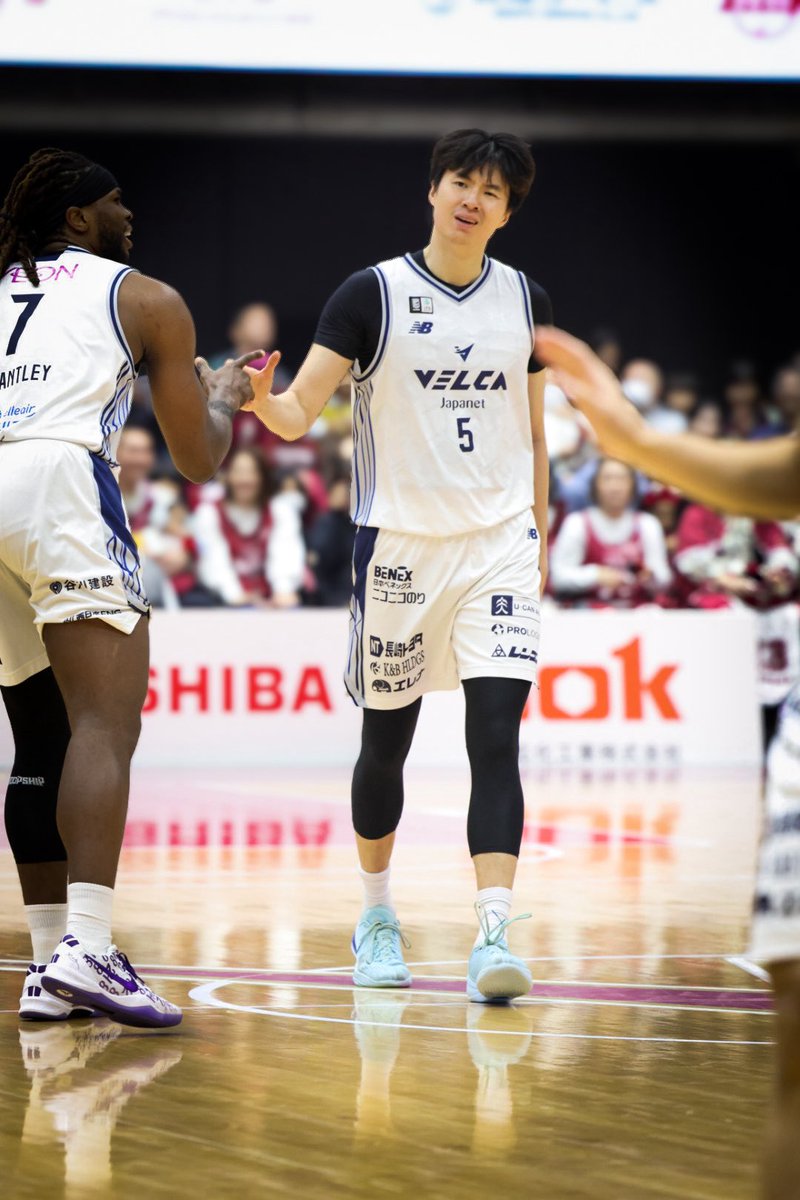 スリー連続で決めて戸惑ってます…みたいな顔してるのわらった凄すぎ🤣
#우리현중