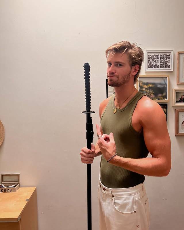 [ ❤️ + 📷] =

★ ᴘʀɪᴍᴇʀᴀ ɪᴍᴘʀᴇsɪᴏɴ:
★ ¿ᴛᴇ ғᴏʟʟᴀʀɪᴀ?:
★ ¿ᴅᴜʀᴏ ᴏ sᴜᴀᴠᴇ?:
★ ¿sᴀʟᴅʀɪᴀ ᴄᴏɴᴛɪɢᴏ?:
★ ¿ᴍɪᴍᴏs ᴀʟ ᴛᴇʀᴍɪɴᴀʀ?:
★ ¿ʙᴇsᴏs, ᴀʙʀᴀᴢᴏs ᴏ ᴍᴀʀᴄᴀs?:
★ ᴄᴏɴғɪᴀɴᴢᴀ (1-10):