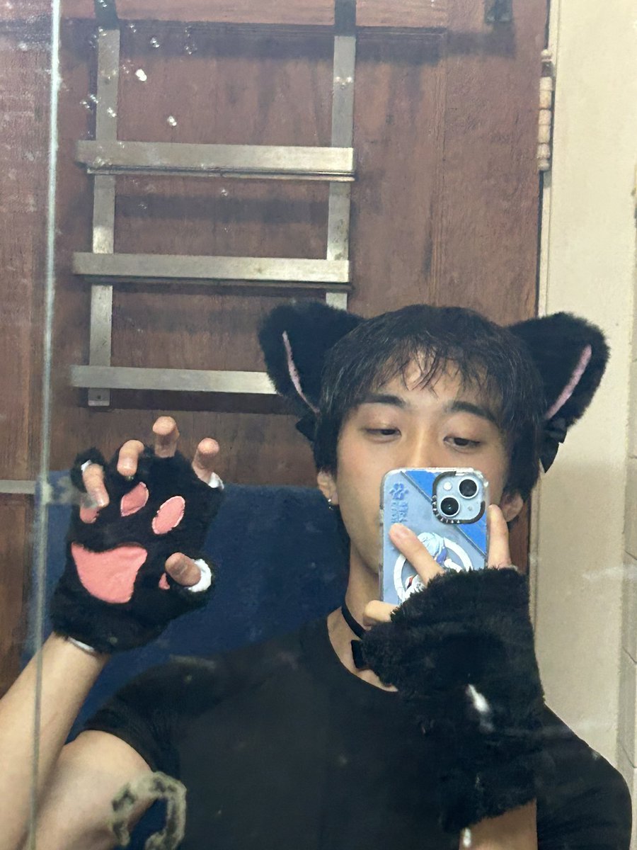 koderskops's tweet image. unleashed my inner furry on halloween