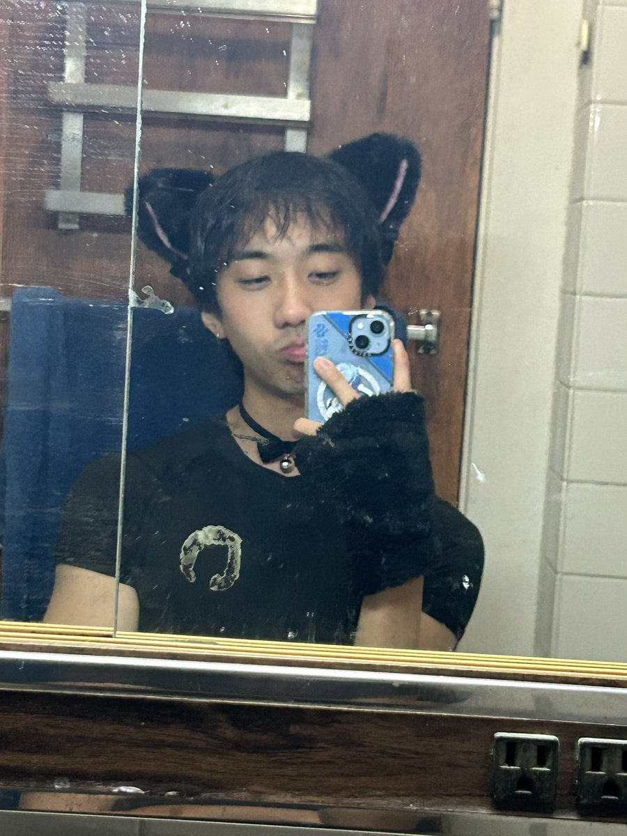 koderskops's tweet image. unleashed my inner furry on halloween