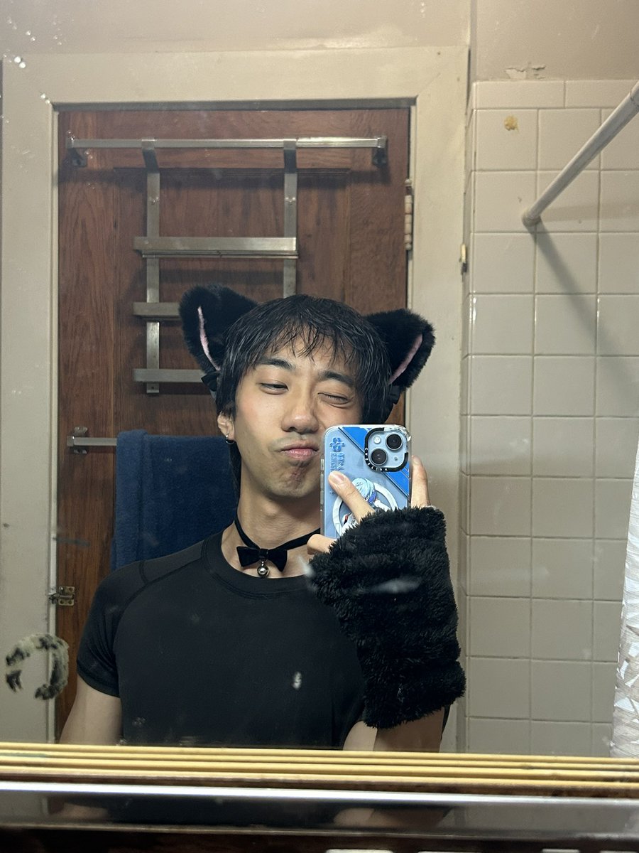 koderskops's tweet image. unleashed my inner furry on halloween