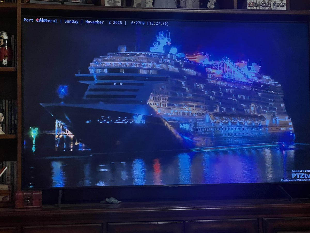 DCL_CRUISE_NERD's tweet image. Even though this is just a stop for now but Dcl’s newest addition to the family is home in Florida #disney #destiny #disneycruiseline