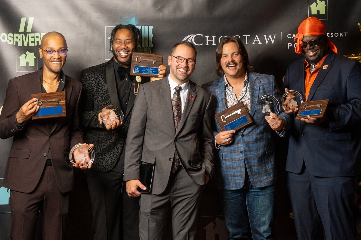 Honored to receive the key to my city! (Fort Smith, AR) 🏚️🗝️

Let the river continue to flow!