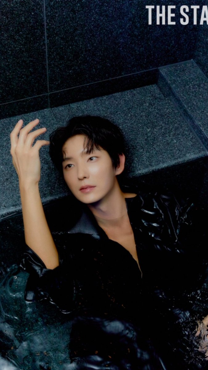 22년차 이준기 "방향과 속도 재정비 시기, 고민보다 실행

m.joynews24.com/v/1902409

“요즘 차기작 대본을 검토하며 지내고 있고, 꾸준히 러닝과 여행을 병행하고 있다"라고 근황을 밝혔다. "뒤늦게 자유 여행의 매력을 알았다. 혼자 떠나는 여행은 생각을 정리하게 하는 값진 시간"