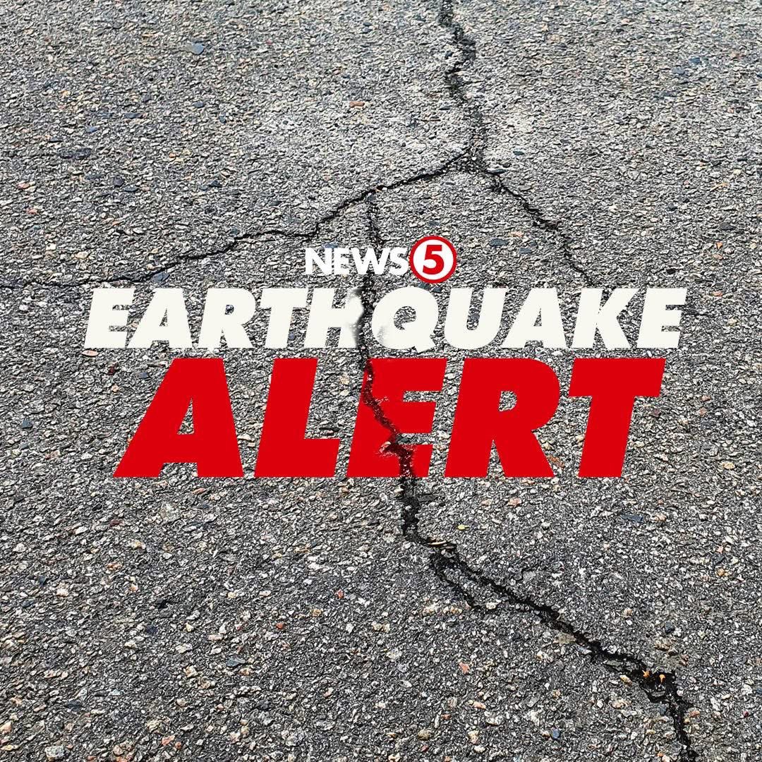 News5PH's tweet image. EARTHQUAKE ALERT

Niyanig ng Magnitude 5.5 na lindol ang Candoni, Negros Occidental bandang 3:06 a.m. ngayong Lunes, November 3, ayon sa PHIVOLCS.

Reported Intensities:
• Intensity IV
- Candoni, Negros Occidental
- City of Dumaguete, and Sibulan, Negros Oriental

Instrumental…