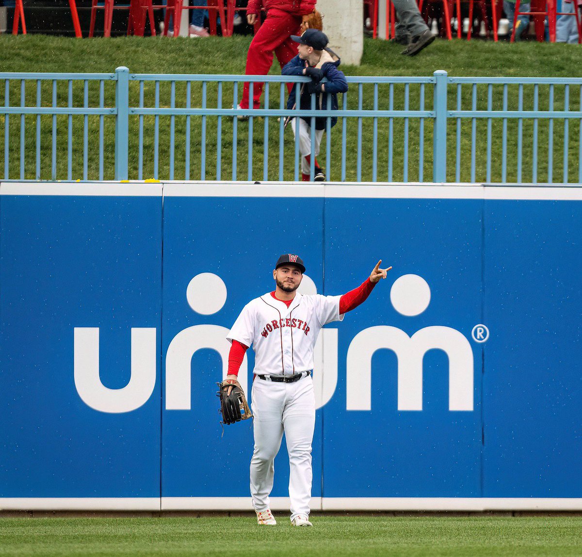 Another year, aNOTHER GOLD GLOVE FOR WILYER ABREU RAAAHHHH