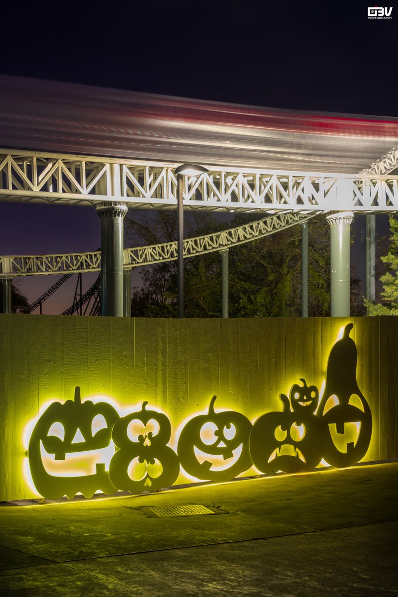 Aaaaand that’s a wrap on Cedar Point’s 2025 season! It was an epic year filled with many rides on Siren’s Curse &amp; TT2 and frights in the Conjuring: Beyond Fear. I wanted to end the year with a couple long exposure photos of Top Thrill 2 taken tonight!

<a href="/cedarpoint/">Cedar Point</a> <a href="/TonyClarkCP/">Tony Clark</a>