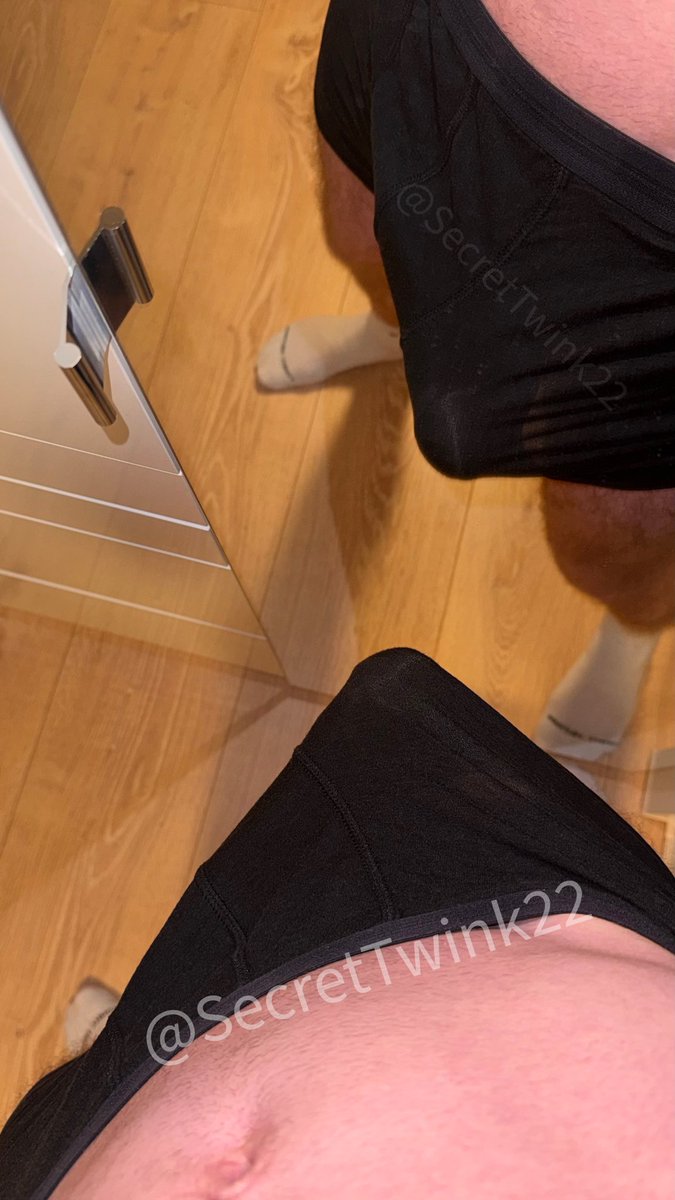 Who wants to suck it 😈😏
#horny #gay #twink #goon #boxer #underwear #bulge #gayboy #wataa #chudai