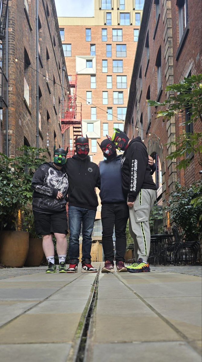 What an incredible weekend it’s been with <a href="/wolf_skalli/">Skalli_Wolf 🔜</a> . Such an adorable rubber dog! 
#kennelklub and #Collared on Saturday being #rubberpups and Sunday having afternoon tea and a walk around canal street with <a href="/Sly_puppy666/">Sly 🐾</a> and <a href="/Grumpypuppy13/">Grumpypuppy @pawsome</a>