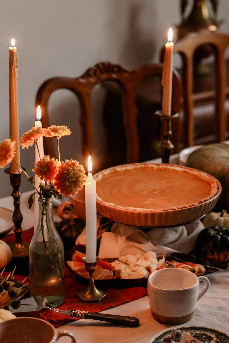 homeprodecor3's tweet image. 🎃🥧 The true flavor of Thanksgiving? Pumpkin pie spiced with love, cinnamon &amp;amp; nutmeg. 🍂
Find holiday inspiration 👉 homeprodecor.com
#PumpkinPie #ThanksgivingDessert #HomeProDecor #HolidayVibes