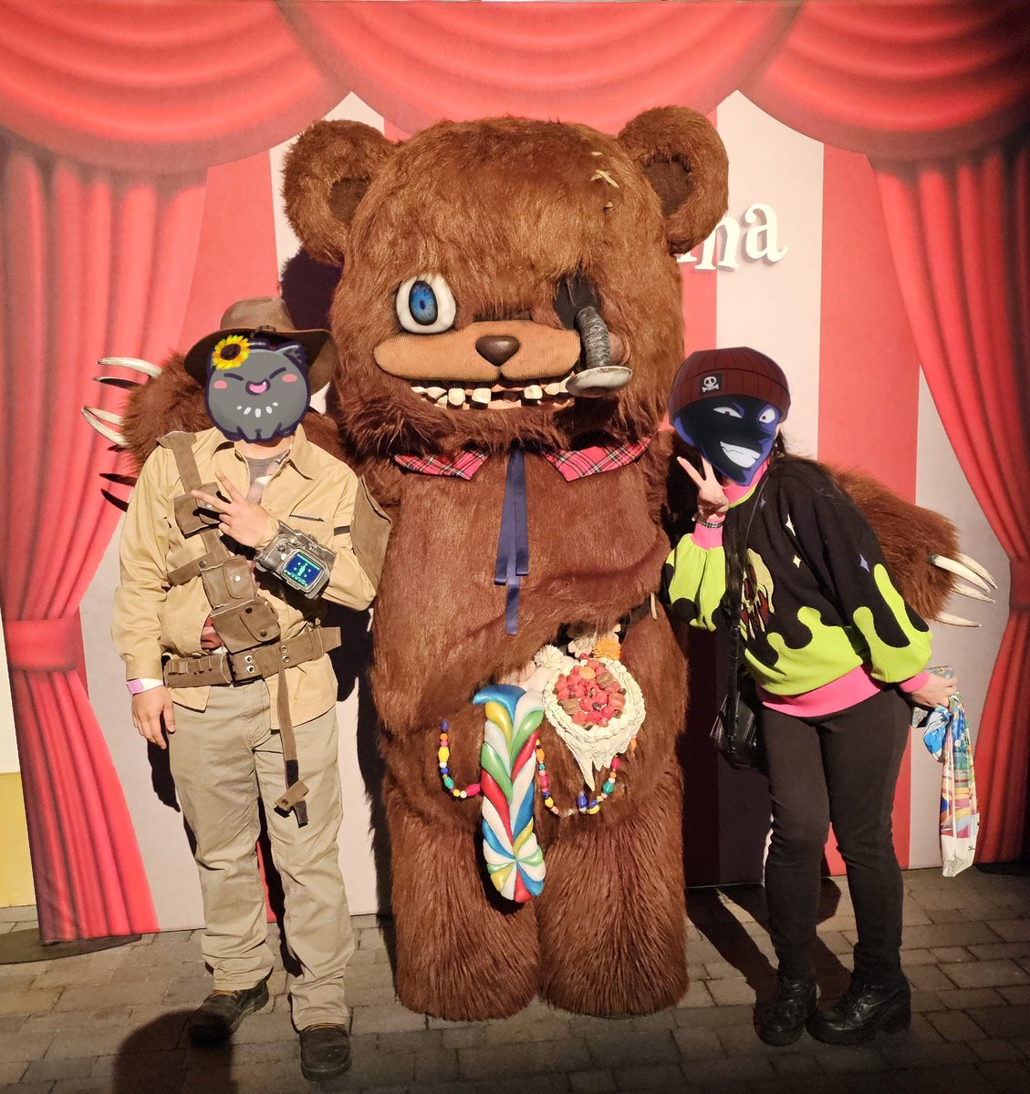 himawaricopter's tweet image. another fun Halloween Horror Nights at @UniStudios!

@Fallout Vault Dweller cosplay shipped too late so I made a backup wastelander outfit out of old clothes 🤠