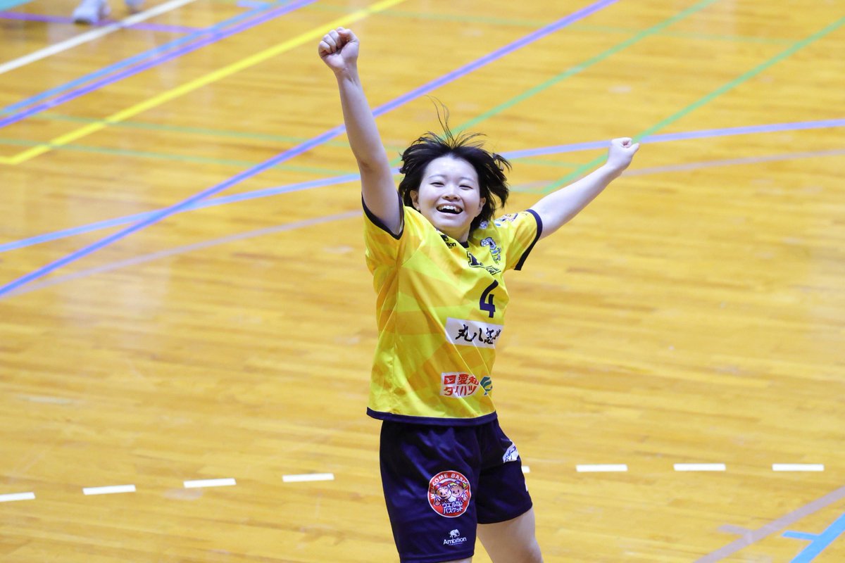 頑張る人間

またこうして笑うために、
少しずつ、だけど、、、
自分と相手と戦い続けよう。

あいさん、ナイスシュート。