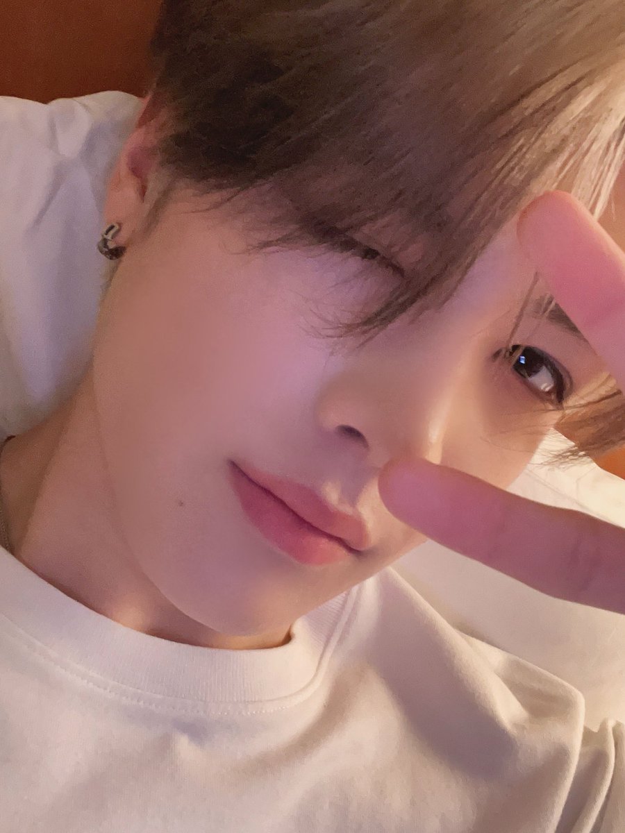 kaisoshin's tweet image. ️ ️️
[ #LINKED_SEI 🐧]

Good morning, LUNARÉ. ☀
Let’s make today shine a little brighter than yesterday!
️ ️️