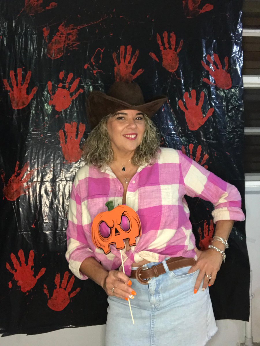 Regla2012's tweet image. La vida es hermosa.Celebrando Halloween con buenos amigos !🦑🎃🧉