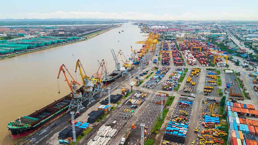 VietnamBriefing's tweet photo. The #HaiPhong #FreeTradeZone spans over 6,000 hectares across the #DinhVu – #CatHai and Southern Hai Phong Coastal Economic Zones, positioning the city as a key hub for logistics, manufacturing, and trade in northern Vietnam.
Explore new opportunities ⤵️
https://t.co/CET0aBDJMu https://t.co/yDc6YuiMku