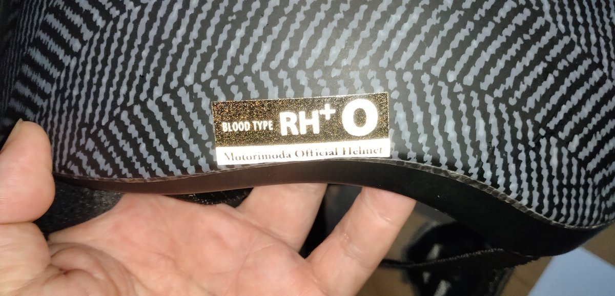 eFDYigOtrh81633's tweet image. 今となっては余り意味は無いのですが、雰囲気を出す為に貼り付けてみました。
 #おりたたぶ
#自転車ヘルメット
#自転車用ヘルメット