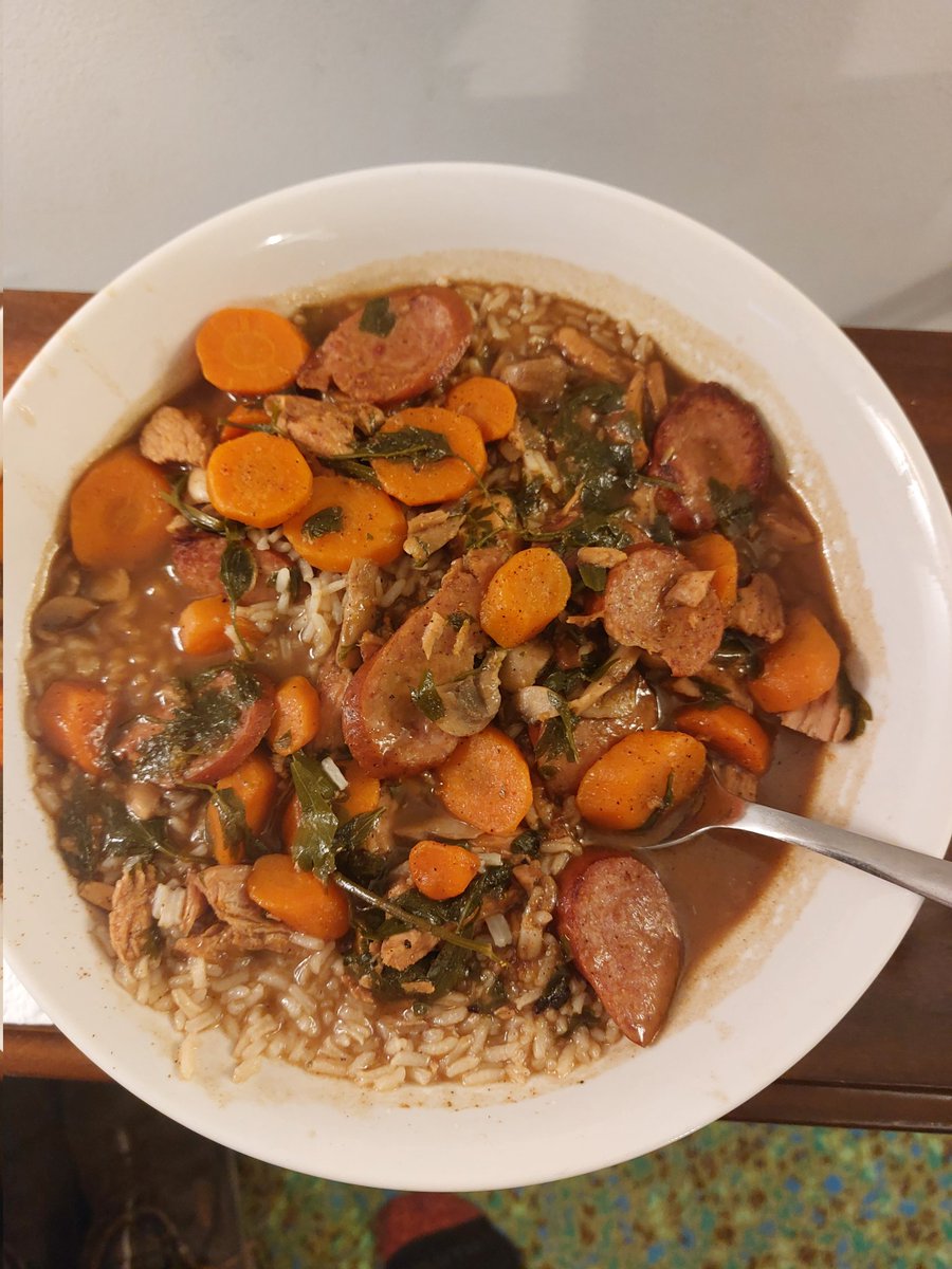 Homemade gumbo tonight!
I can't eat peppers and don't like onions, so I got carrots and mushrooms instead. 
Turned out delicious 😋