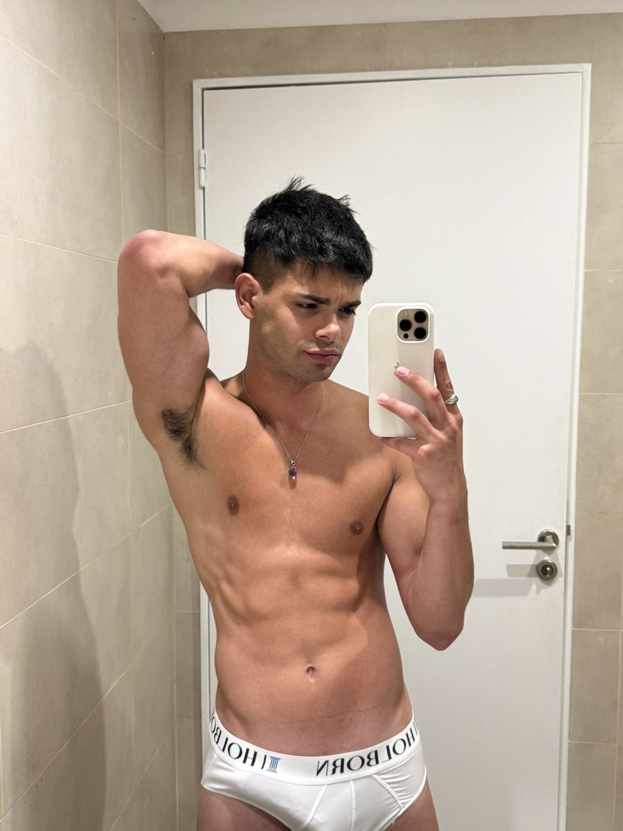 I’m sending free nudes in my VIP page only 🙈 Onlyfans.com/diegojoelx