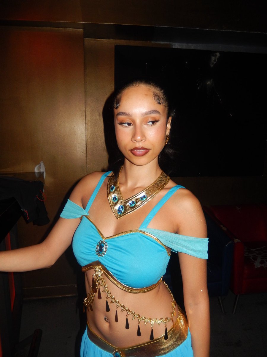 I am not Jasmine I am Aladdin 🧞‍♂️