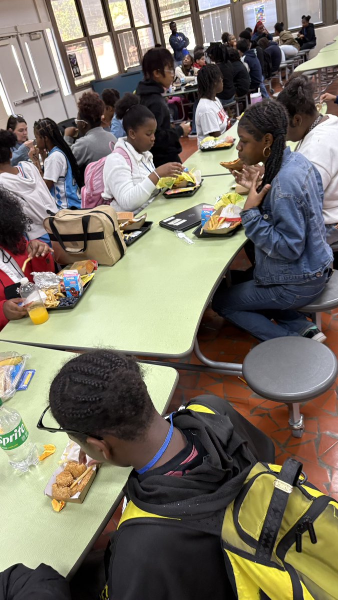 TeachMsB23's tweet photo. Proud AVID teacher alert! 🚨💙
Last Thursday, 16 of my 18 7th grade AVID Elective students took home awards at our school assembly!
They earned a special lunch from Miss Green — and they deserved EVERY bite.
Keep soaring, AVID! ✨@WAPerryMS https://t.co/F19zHChY6s