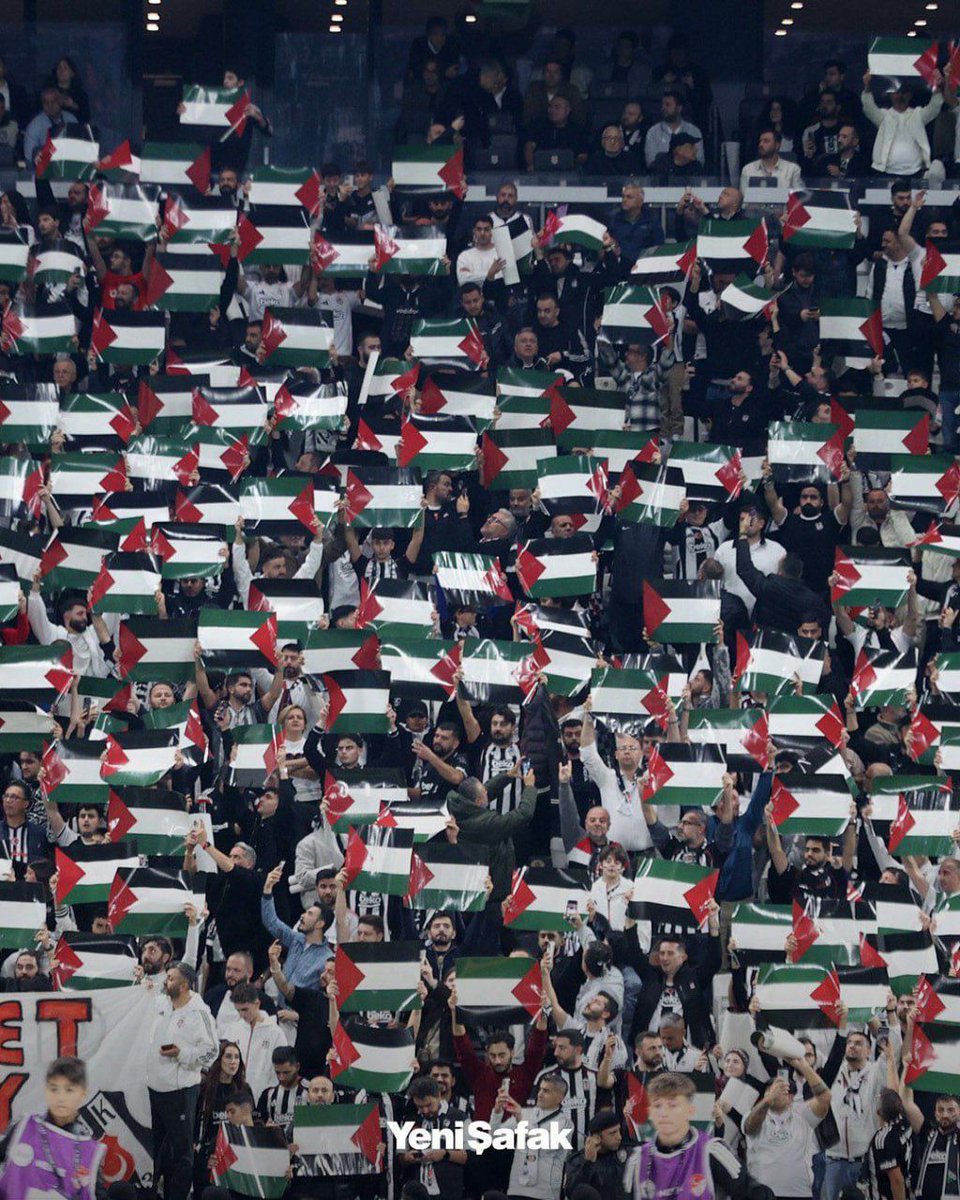 During the Turkish Super League match between Beşiktaş and Fenerbahçe, fans raised Palestinian flags in solidarity with Gaza.