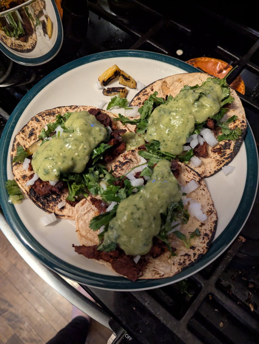m_i_c_h_i_c's tweet image. made vegan al pastor using soy curls, charred pineapple, and a verde avocado salsa
