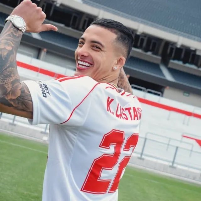 14 palos pusieron por esta bolucompra que todavia no sabemos bien para que mierda sirve. Para jugar al futbol decididamente no