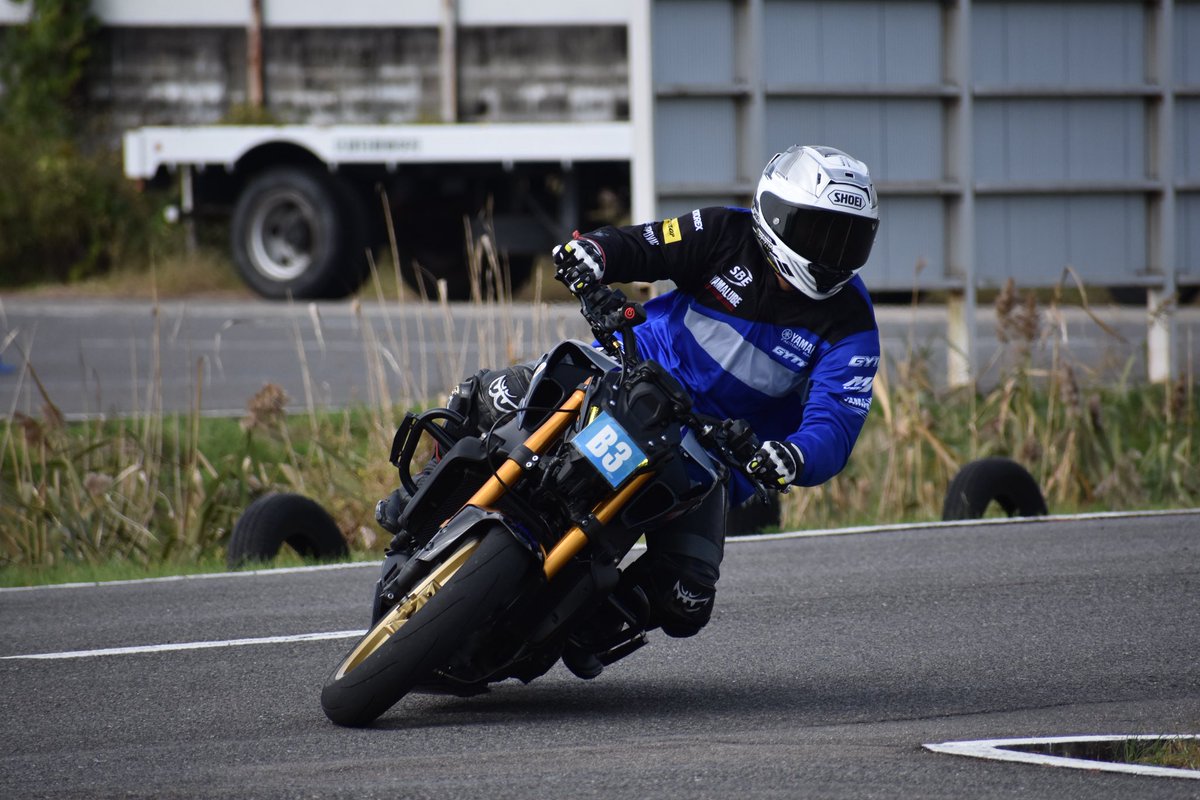 F34_320GT's tweet image. 今回も撮影ありがとうございました😊
離陸前の後ろ姿かっこえぇ！！
（たぶんスタート位置調整してるだけ…）

#STPP 
#佐賀二輪パイロン練習会
#モトジムカーナ佐賀