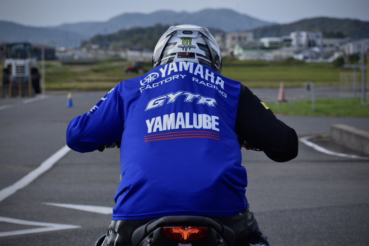 F34_320GT's tweet image. 今回も撮影ありがとうございました😊
離陸前の後ろ姿かっこえぇ！！
（たぶんスタート位置調整してるだけ…）

#STPP 
#佐賀二輪パイロン練習会
#モトジムカーナ佐賀