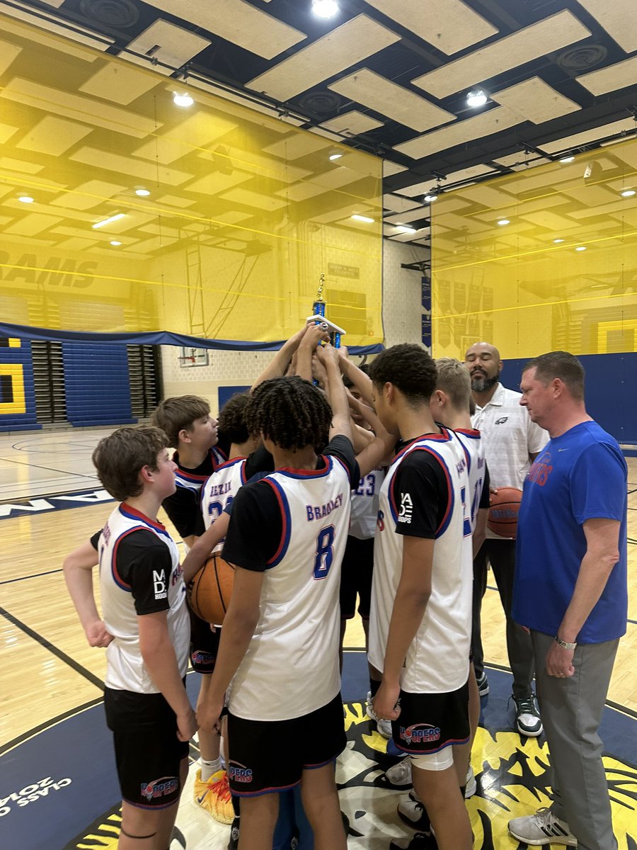 echoopers's tweet image. Hoopers 2030 Coached by Jay Bradley &amp;amp; Don Campbell win the Shots Up Fall League Championship!