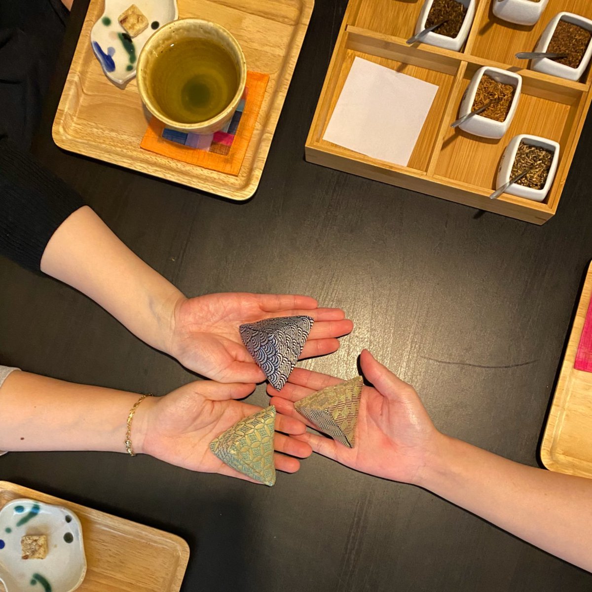 q11g4uDVTQwrb5a's tweet image. 大阪と名古屋から小田原へ女子旅です。昔から交通の要衝である東海道の宿場町、離れて暮らすひとと再会する街なんですね。香りがこの日の喜びを思い出させてくれますね。三連休最終日11/3(月)11時オープンです。