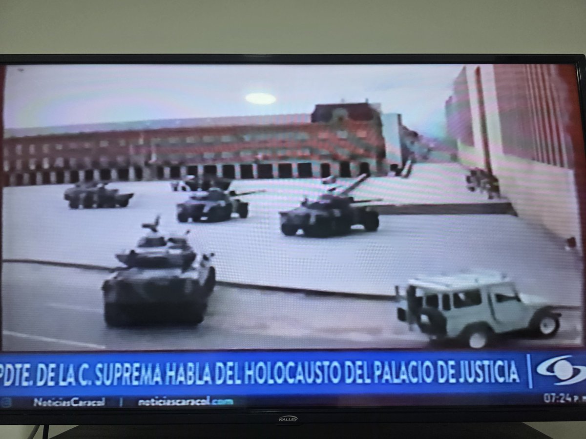 Por qué se extrañan que <a href="/NoticiasRCN/">Noticias RCN</a>  y <a href="/NoticiasCaracol/">Noticias Caracol</a>  antes de época electoral presenten estos especiales.  La narrativa es política,  hablar de las víctimas significa reconocer los errores de la retoma, y la famosa palabra " defendiendo la democracia maestro" . Sería bueno