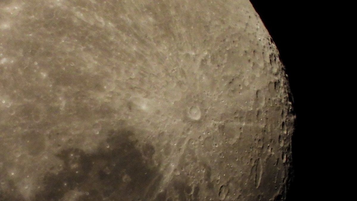 ¡Qué linda está la Luna esta noche en La Serena! 🌕
87,89% visible y creciendo, faltan solo 3 días para la Luna Llena.
Si el cielo está despejado, ¡no dejen de mirarla! 👀✨